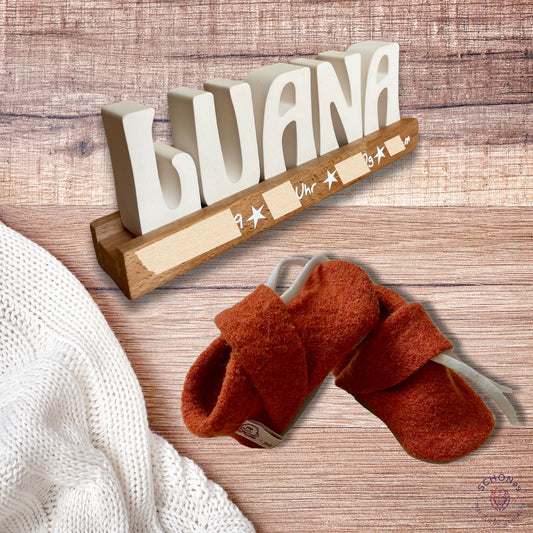 Geburtsgeschenkset - Krabbelpuschen & Namensbank
